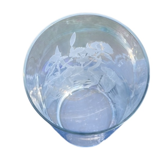 PERRY COYLE CRYSTAL DEEPLY ETCHED BEARDED IRIS FLORAL ART GLASS VASE, SIGNED - Picture 4 of 15